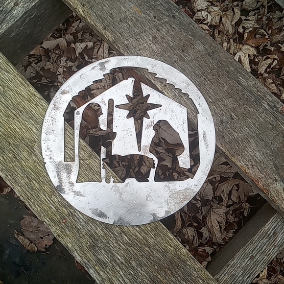 Manger scene - Picture 2 of 4